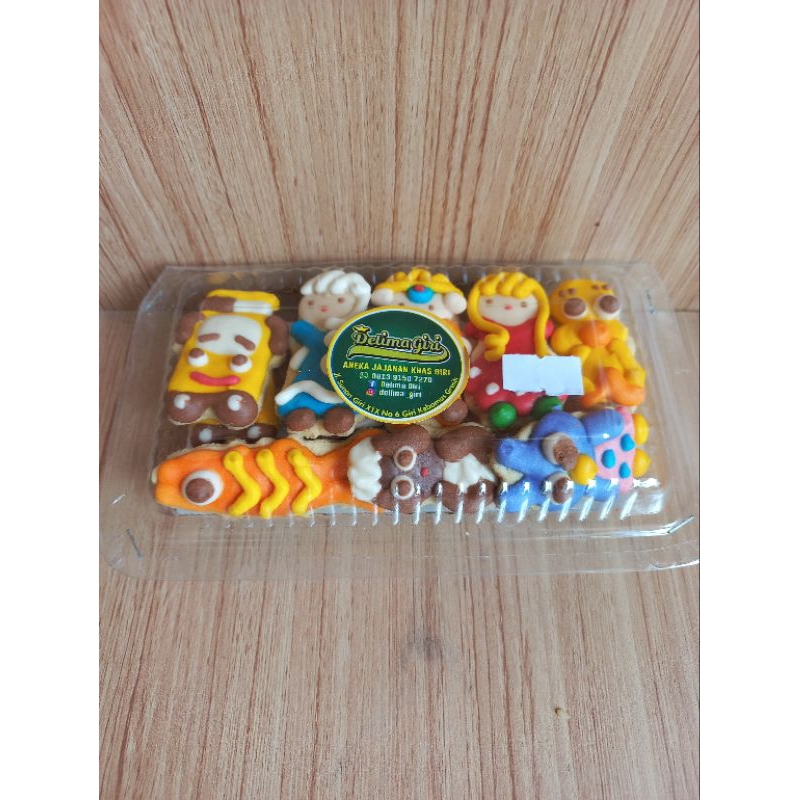 

kue kering kenari gula boneka lucu rasa manis