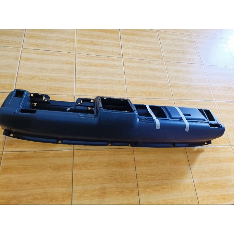 Dasbor atas Mitsubisbi Colt diesel Canter tahun 2020 warna hitam