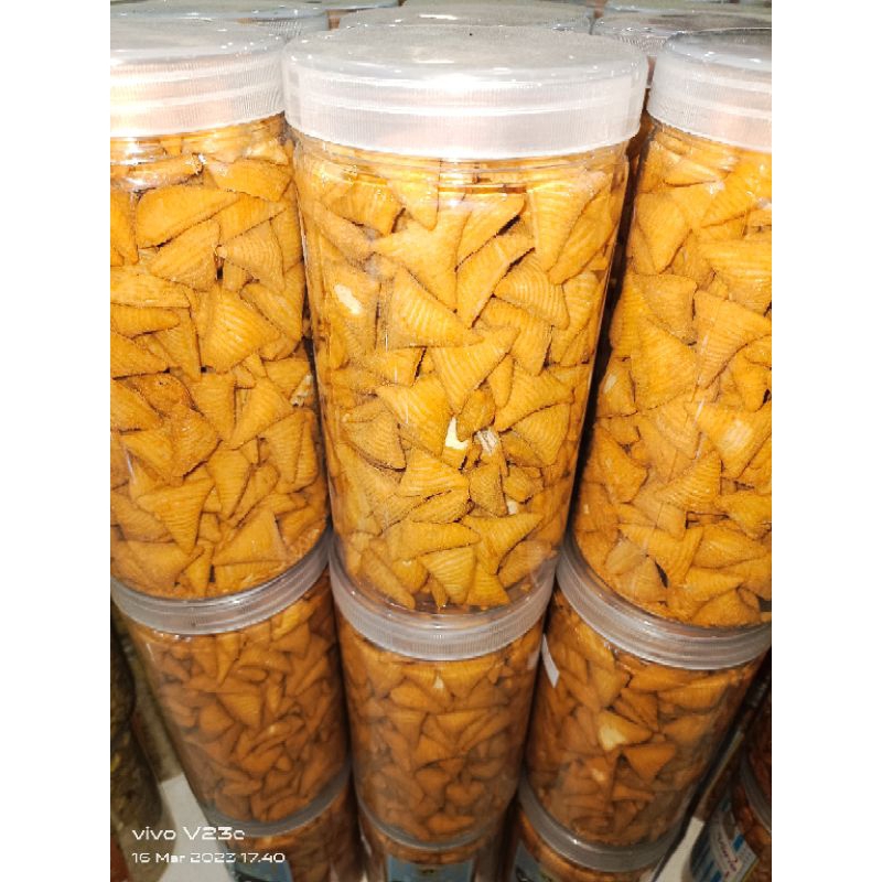 

Kue bantal Segitiga 400gr Kemasan Toples