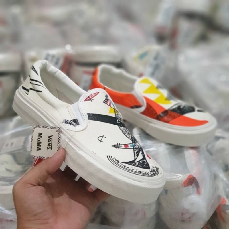 SEPATU SNEAKER IMPORT VANS OLD SKOOL MOMA SLIP ON PRIA DAN WANITA