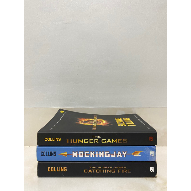 BUKU NOVEL TERJEMAHAN BACAAN ORI ORIGINAL KARYA SUZANNE COLLINS THE HUNGER GAMES MOCKINGJAY CATCHING