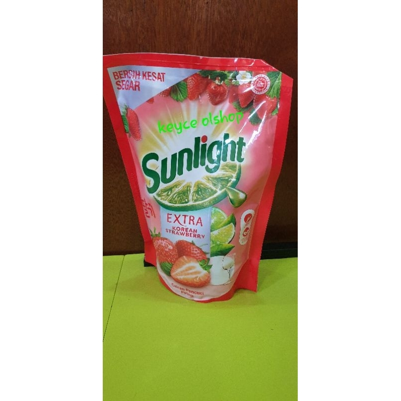 Sabun cuci piring Sunlight extra korean strawberry 560ML