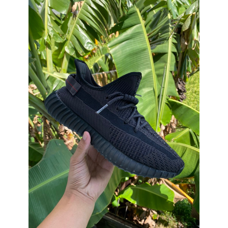 YEEZY 350 BLACK STATIC
