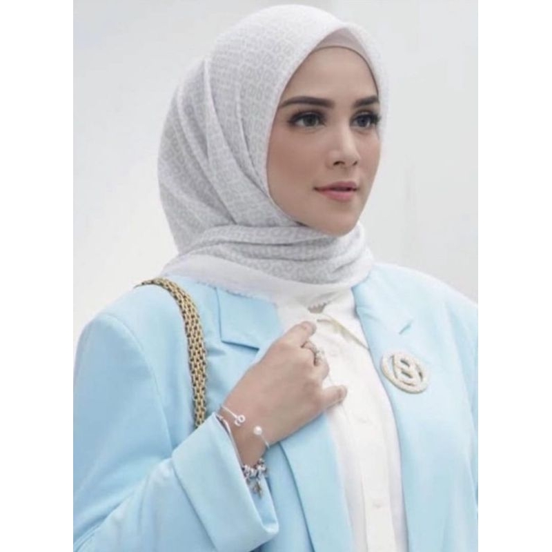 new buttonscarves tapis square vanillla