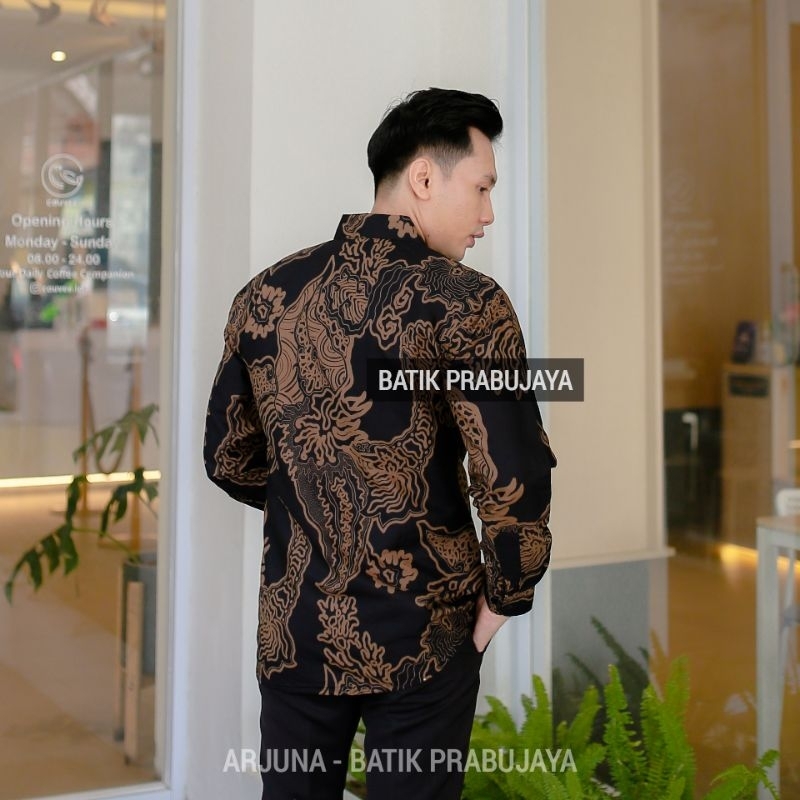 ARJUNA Kemeja Batik Slimfit Pria Modern Premium Lengan Panjang Terbaru - Baju Hem Batik Pria Hitam Tangan Panjang Cowok Kondangan Pesta Kerja