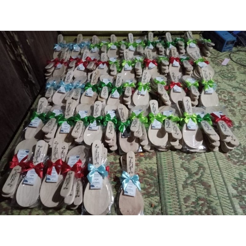 souvenir unik, souvenir kayu, souvenir centong kayu, souvenir pernikahan