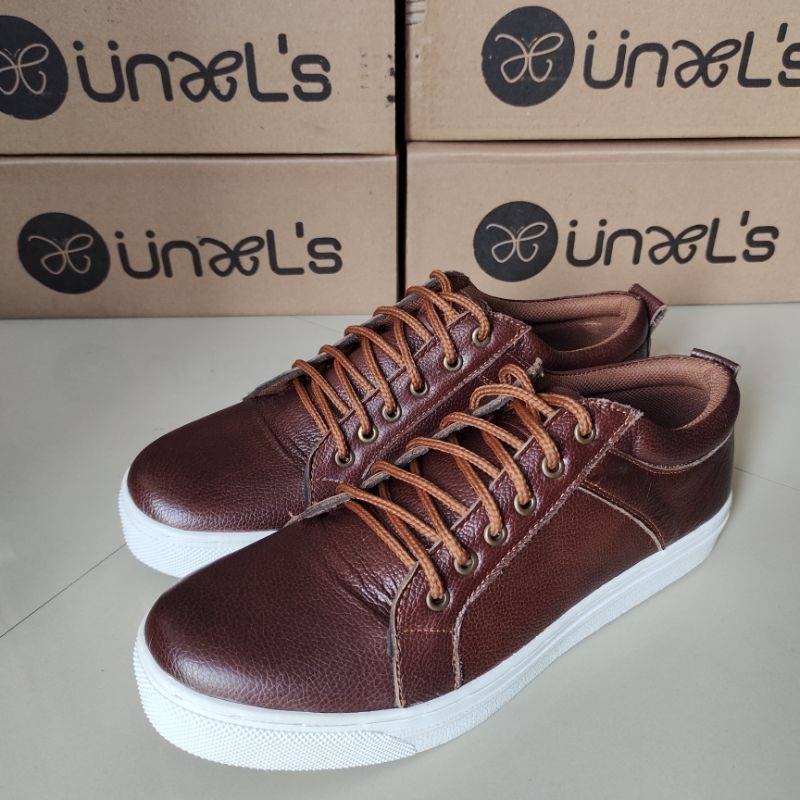 Sepatu Sneakers Pria Casual Bahan Kulit Asli 100% Original Elegan Cs2