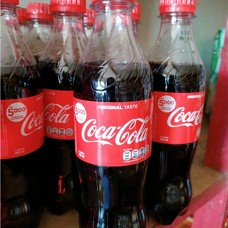 

COCA COLA Soft Drink Botol 390ml