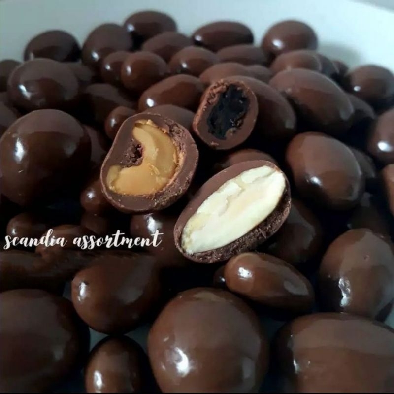 

Coklat scandia assortment (isi kcg mede,almond dan kismis) uk 1kg original murah