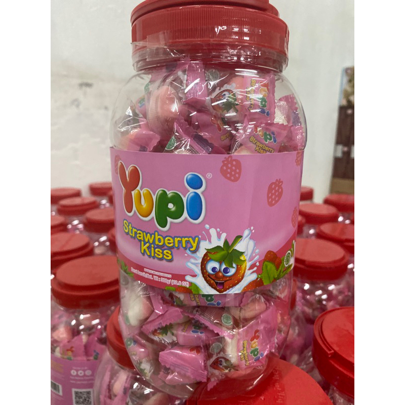 

Yupi Permen Strawberry Toples 300g