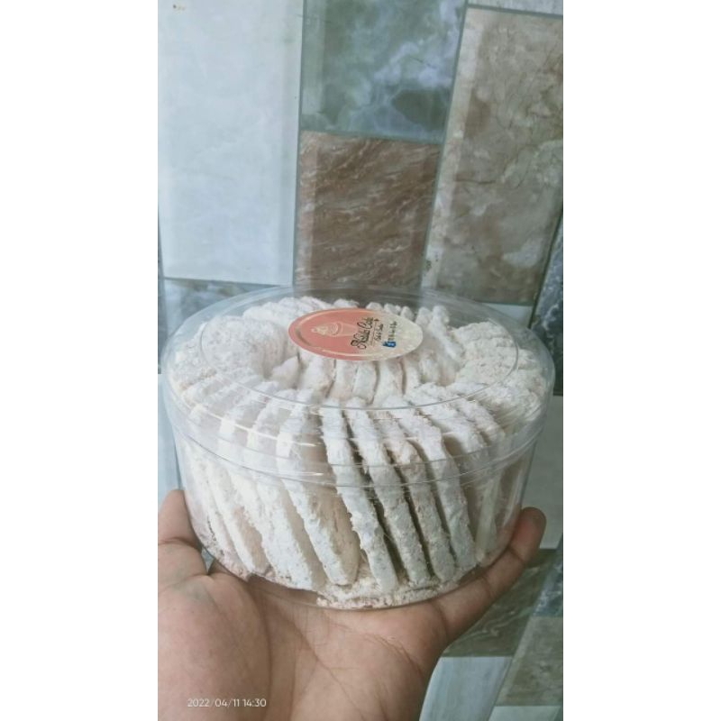 

Kue Sagon