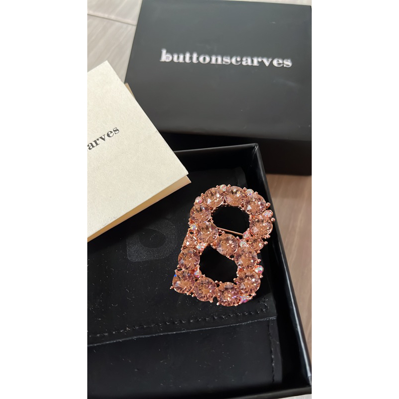 ORLIN BROOCH BUTTONSCARVES