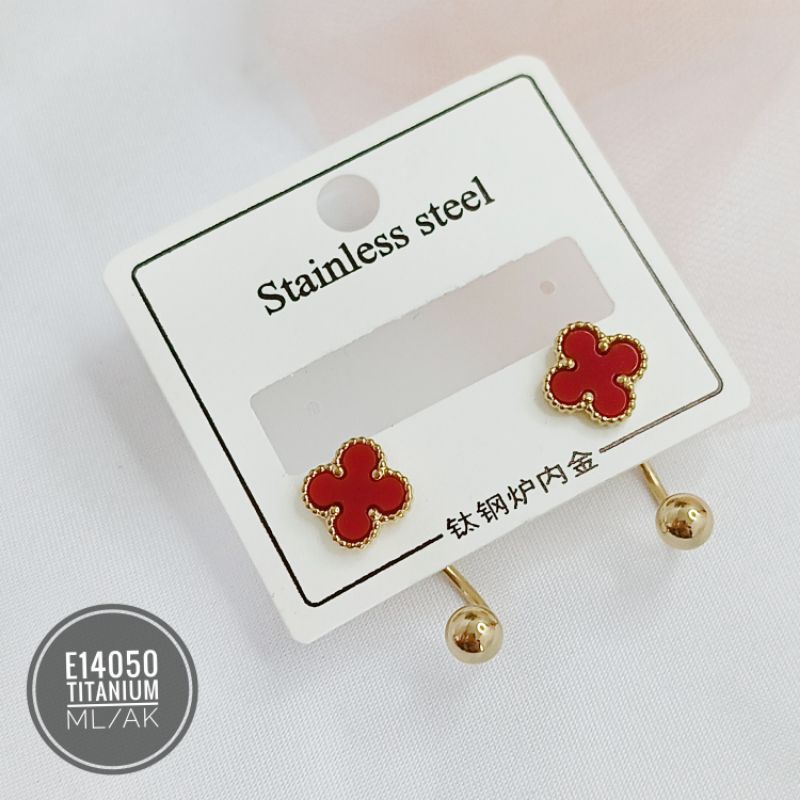 Anting titanium stud  clover variasi gold E14050