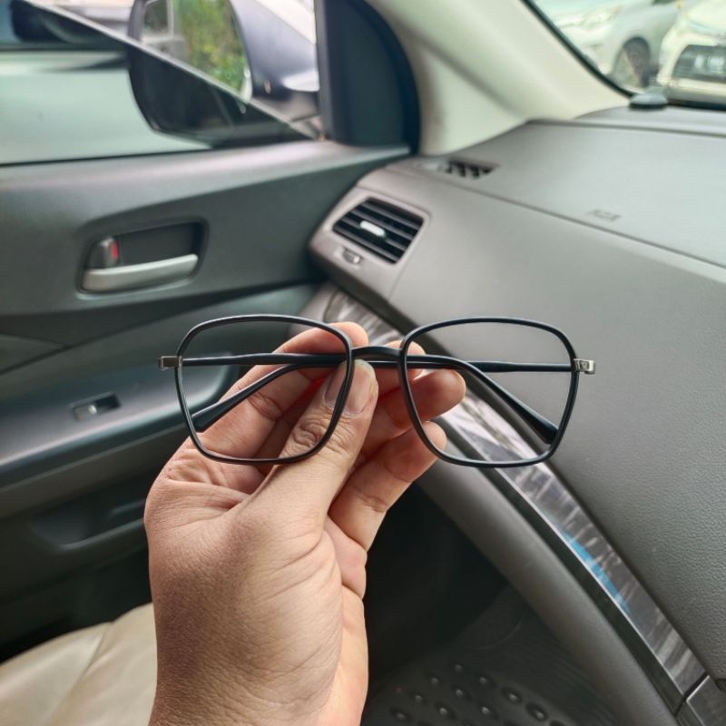 0KACAMATA BLUECROMIC  8829 // KACAMATA ANTI RADIASI // KACAMATA WANITA // KACAMATA MINUS // KACAMATA KEKINIAN//