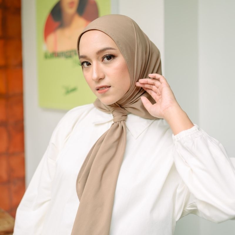 LOZY PEKANBARU- QIYA INSTAN SQUARE-QIYA INSTAN NEW SERIES(HIJAB SPORT INSTAN SEGIEMPAT JERSY)