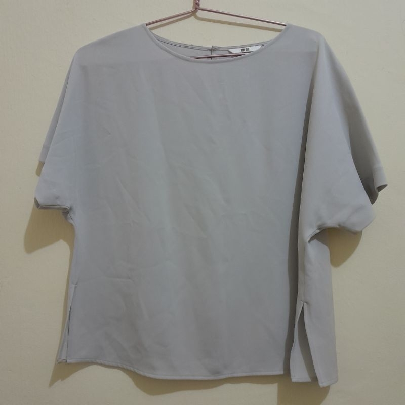 uniqlo batwing blouse wanita