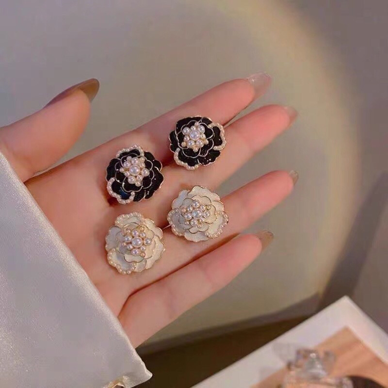 Flowery gold earrings / anting korean