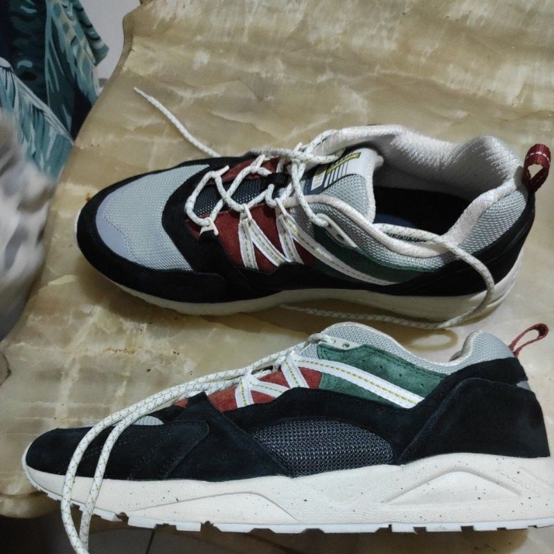 karhu fusion 2.0 fulcrum F804120  UNISEX ORIGINAL Nego