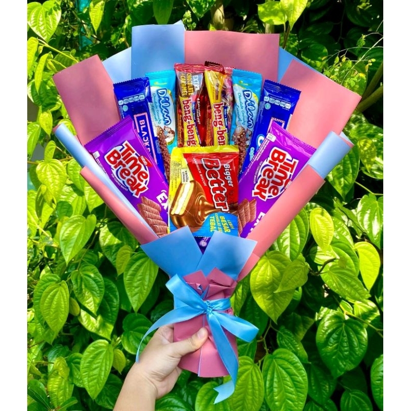 BUKET SNACK BIRU PINK PREMIUM KERTAS CELLOPHANE / BUKET SNACK MEWAH / BUKET SNACK MENARIK / BUKET SNACK HADIAH WISUDA / HADIAH SIDANG / WEDDING / ANNIVERSARY / HADIAH PACAR / JAJANAN / BINGKISAN / SIDANG SKRIPSI /