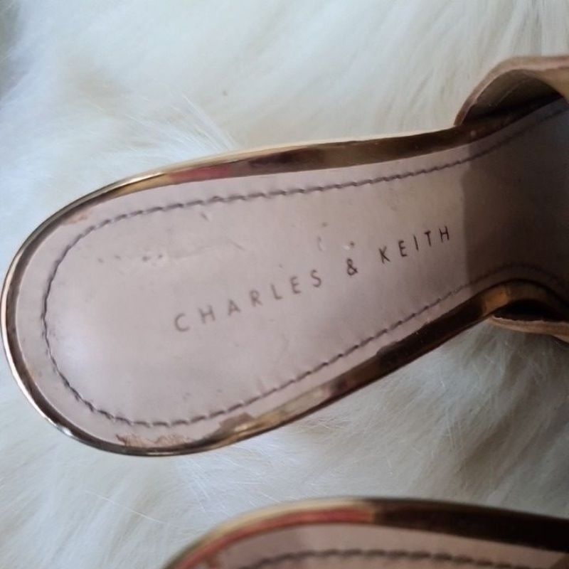 SEPATU SANDAL CHARLES &amp; KEITH PRELOVED ORI