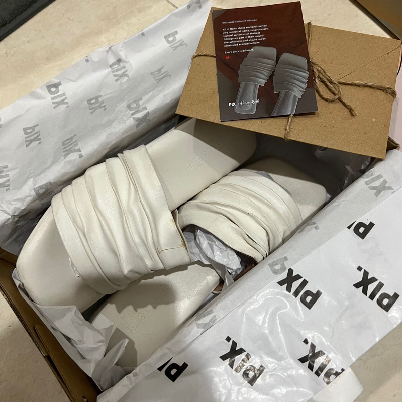 [Preloved] Pix x Honeykwk -Namu shoes in white size 39