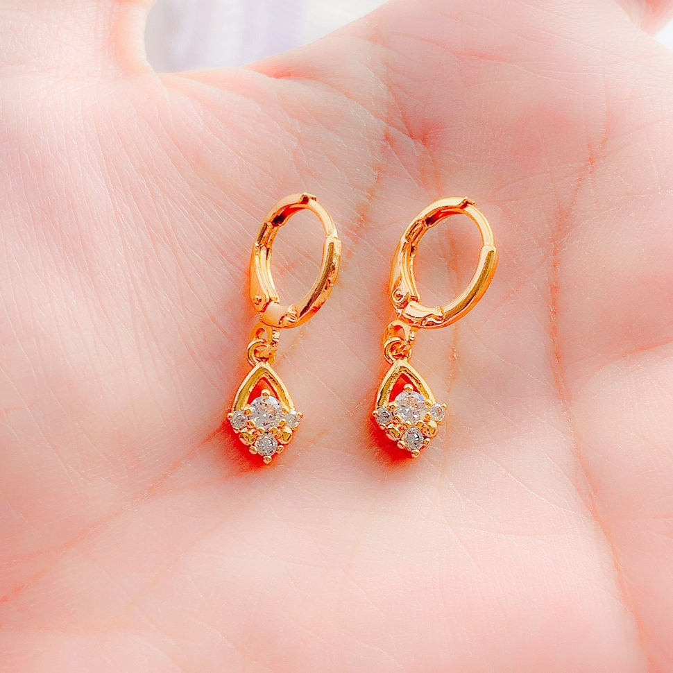 Anting Wanita / Giwang Wanita Rintik Es Kristal ZIrconia Gold