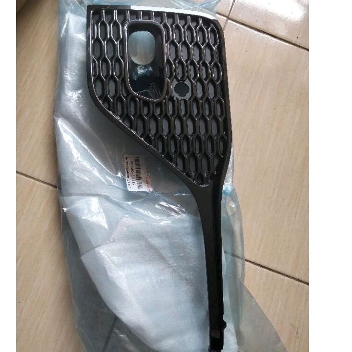 Cover poglamp Toyota Fortuner vrz TRD original kanan