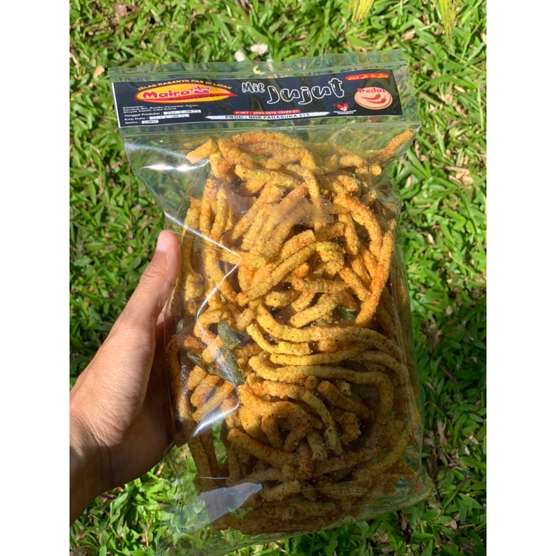 

Cemilan pedas Kerupuk Mie Jujut Mie Kuning
