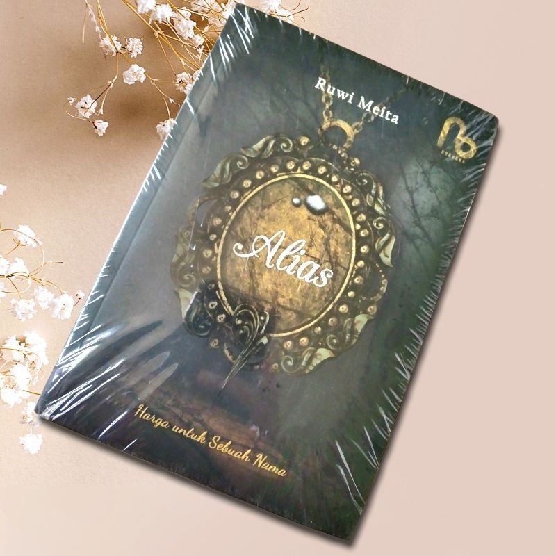 Novel Alias karya Ruwi Meita Original