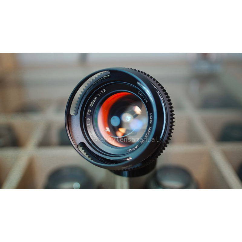 Lensa manual bokeh monster Canon FD 55mm f1.2 chrome nose FD orange