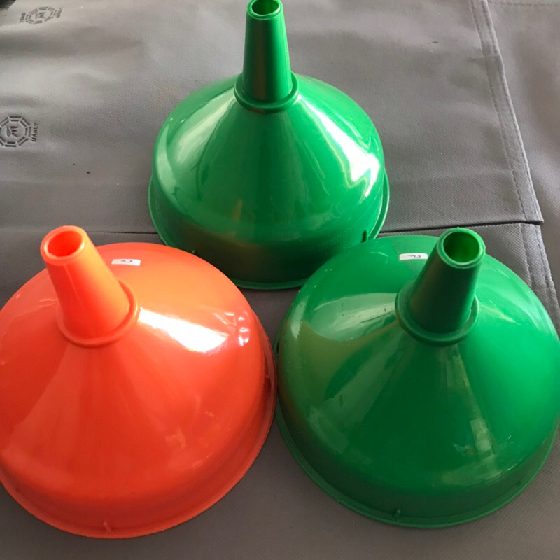 Corong Plastik Ukuran Medium / Sedang