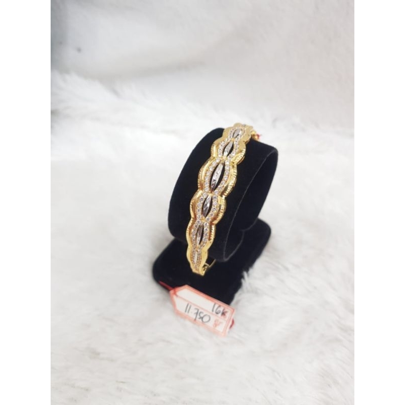 GL1134i266i gelang model oval flower permata kombinasi emas putih berat 11.750 d 5.9x4.8cm kadar 70%