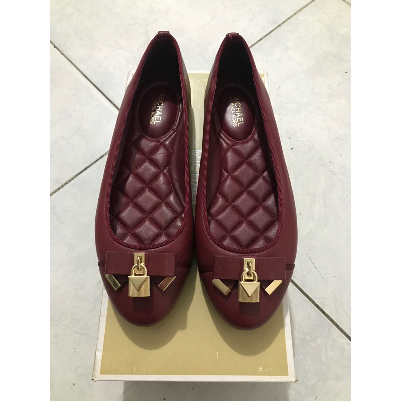 Preloved Sepatu Michael Kors Maroon