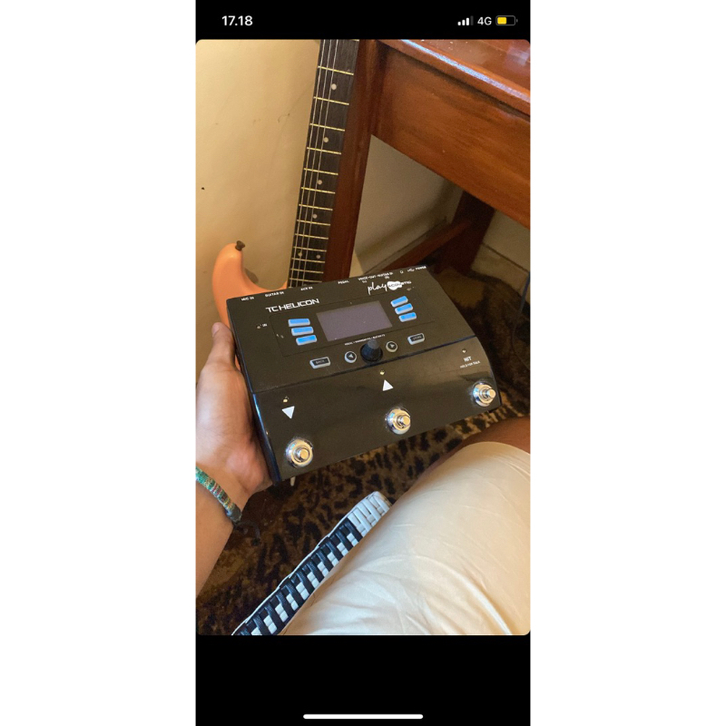 Tc Helicon play acoustic play acustuc 3-Button Vocal and acoustic guitar