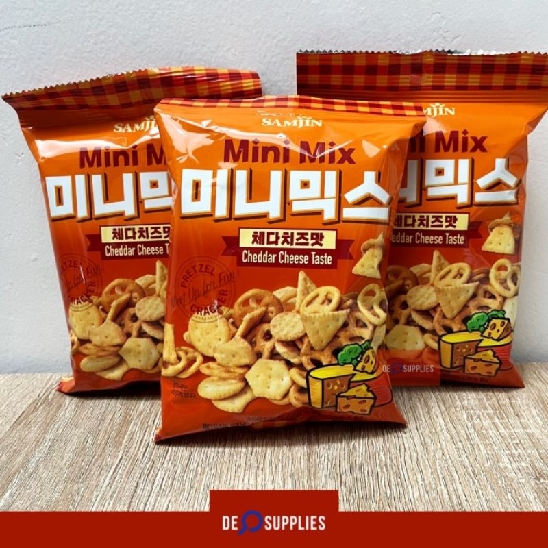 

Pretzel Mini Mix Cheddar Cheese Samjin 65gr - Snack Cemilan Korea Keju