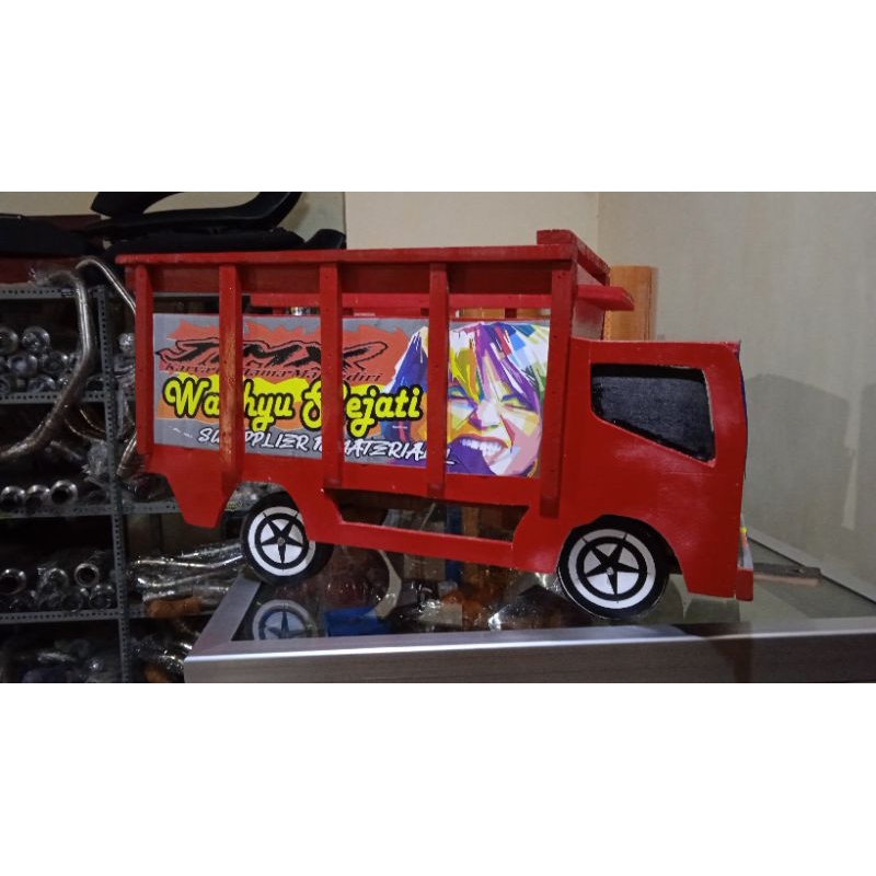 miniatur truk oleng truk kayu fuso truk giga truk oleng wahyu sejati truk material mainan anak