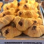 

Roti SUISSE hayam wuruk/croissant coklat(minimal PESAN 10 ROTI campur, harus sesama roti SUISSE)