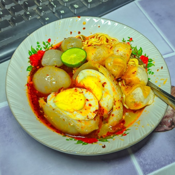 

baso aci jumbo isi telor ayam gurih pedas nimat