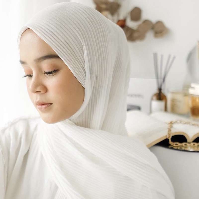 pashmina plisket Broken white || Pashmina Plisket Putih tulang •BW•