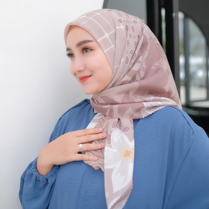 NISKALLA Laser Cut Hijab Segi Empat Print Motif Khansa Warna Mauve