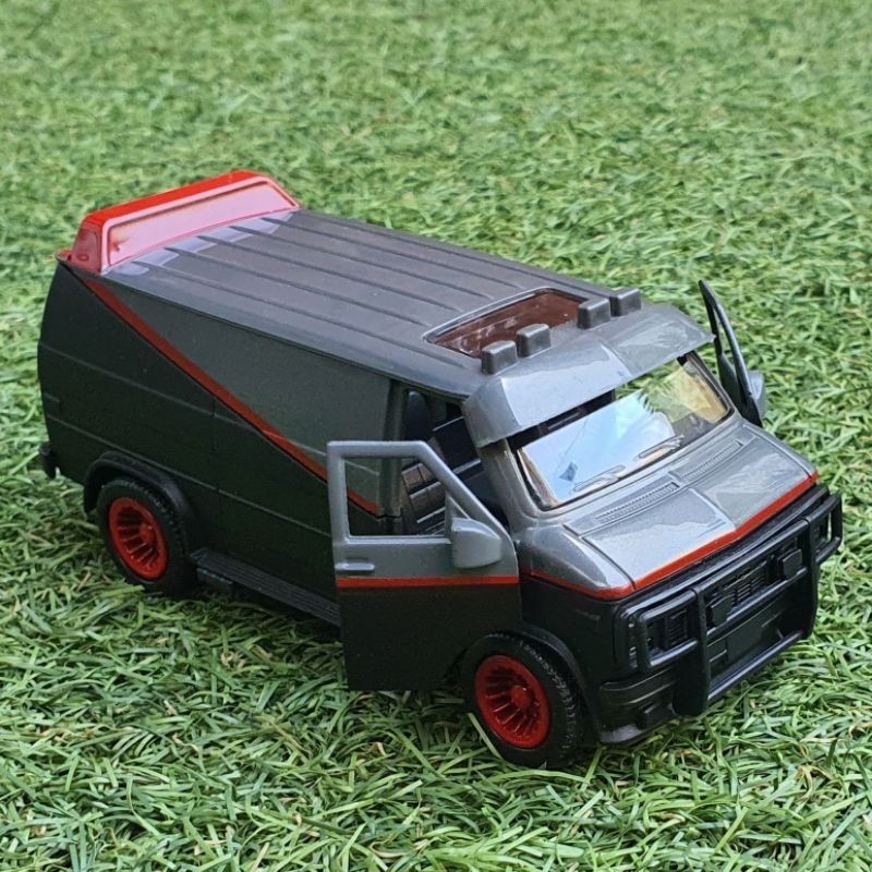 Diecast Miniatur mobil Gmc van the A team skala 1:32 light n sound