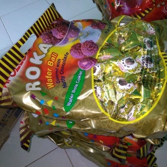 

APOLLO ROKA COKLAT 420 gr (70 pcs) wafer bola cokelat