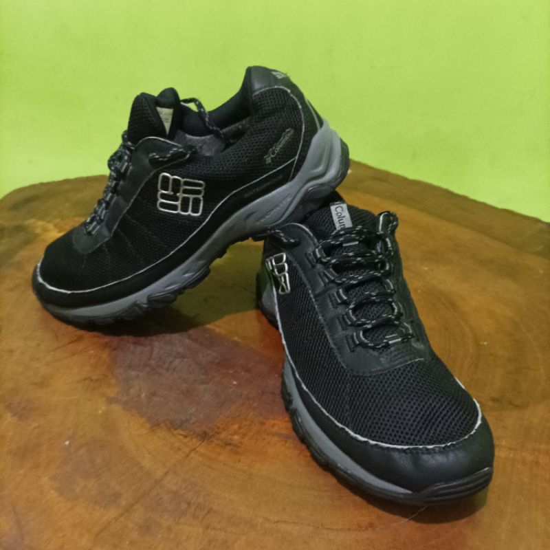sepatu outdoor second 41