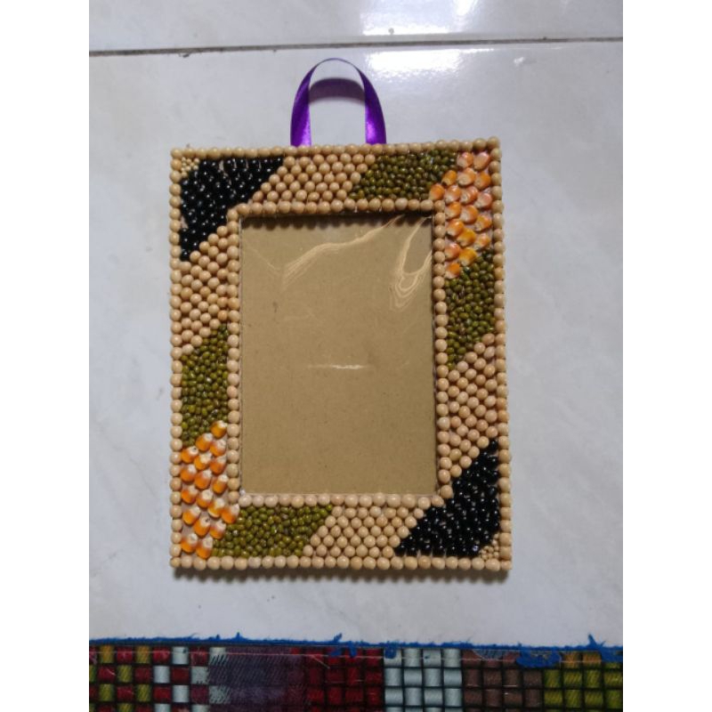 pigura kolase biji bijian