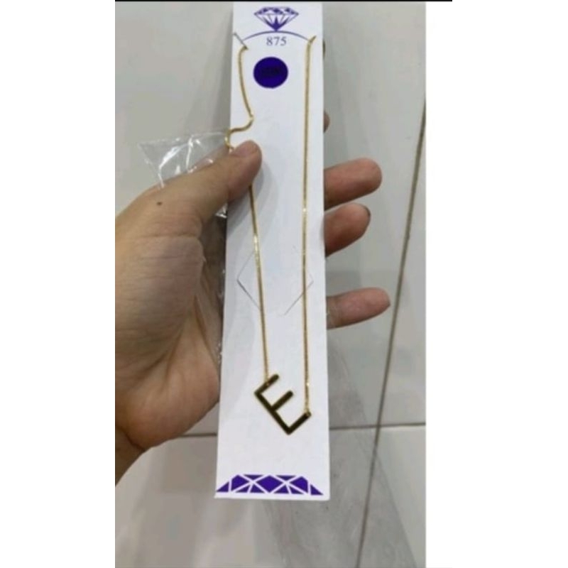 kalung persegi inisial huruf E elegant hadiah kekasih emas asli