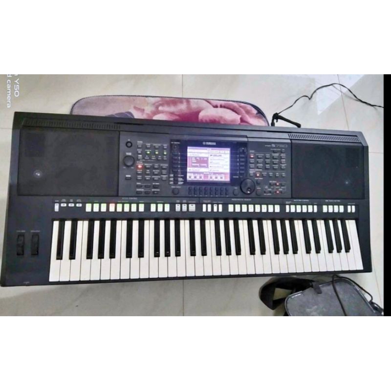 YAMAHA PSR S750 SECOND GOOD CONDITION