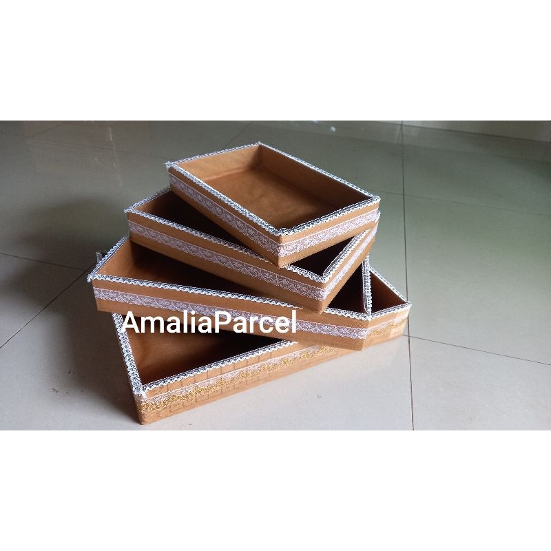 

kotak parcel lamaran/hantaran/seserahan bahan kardus tebal murah set 4 warna coklat renda