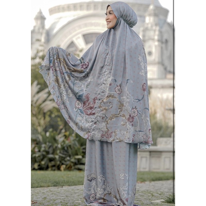 READY Buttonscarves The Royale Prayer robe