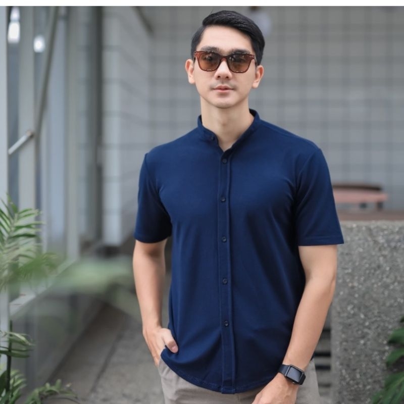 Kemeja Pria Polos Slimfit Lengan Pendek