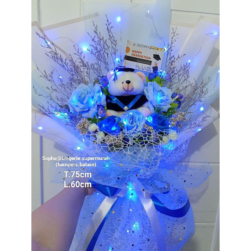 

BUKET WISUDA / BONEKA WISUDA / GRADUATION / BUKET BUNGA / BUKET LED / BUKET LAMPU / BUKET KEKINIAN / BUKET MURAH / BUKET / BUNGA / FLOWERS